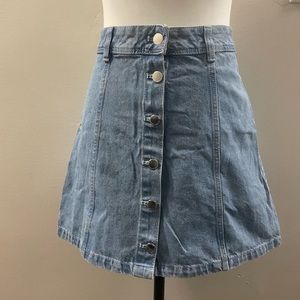✨2 for $40✨ H&M light wash mini skirt